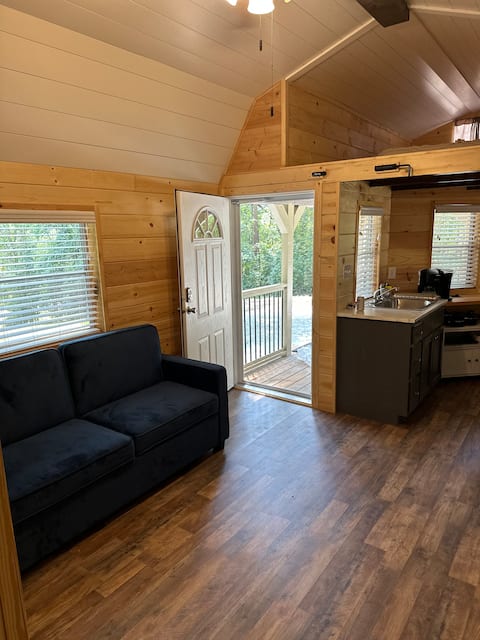 Popular Airbnb listing: Oak Hill Getaway in Seneca