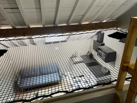 Studio K (with relaxing net)