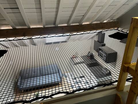 Studio K (with relaxing net)