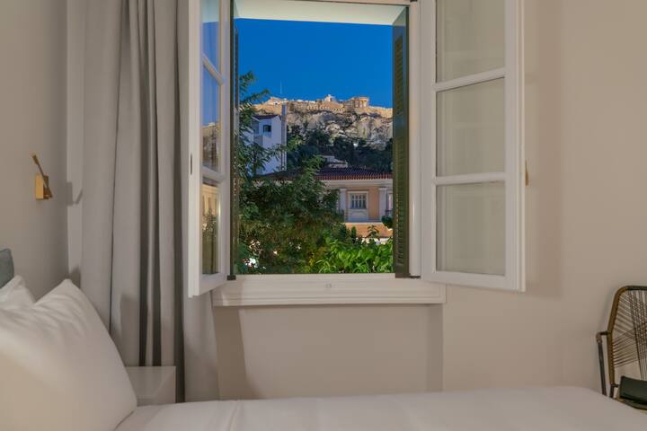 The Aeolian: Three-Bedroom Ap.