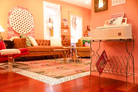 Top Airbnb: the house of id; vintage shop, accessible space in South Shore