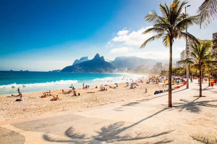 2 MIN Walk from Ipanema Beach!