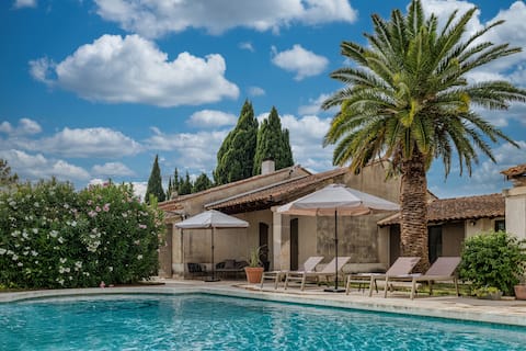Private Serene Oasis with Heated Pool near St Rémy