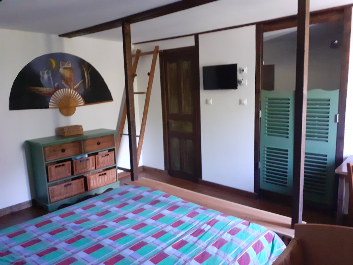 חדר שינה 160 ס"מ + חדר רחצה 