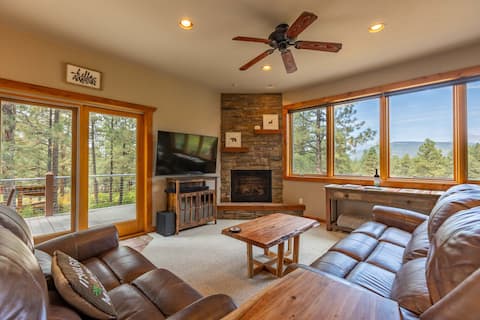 Top Airbnb: The Log Hill Lodge-VIEWS,Wolf Creek,Hot Tub,sled in Pagosa Springs