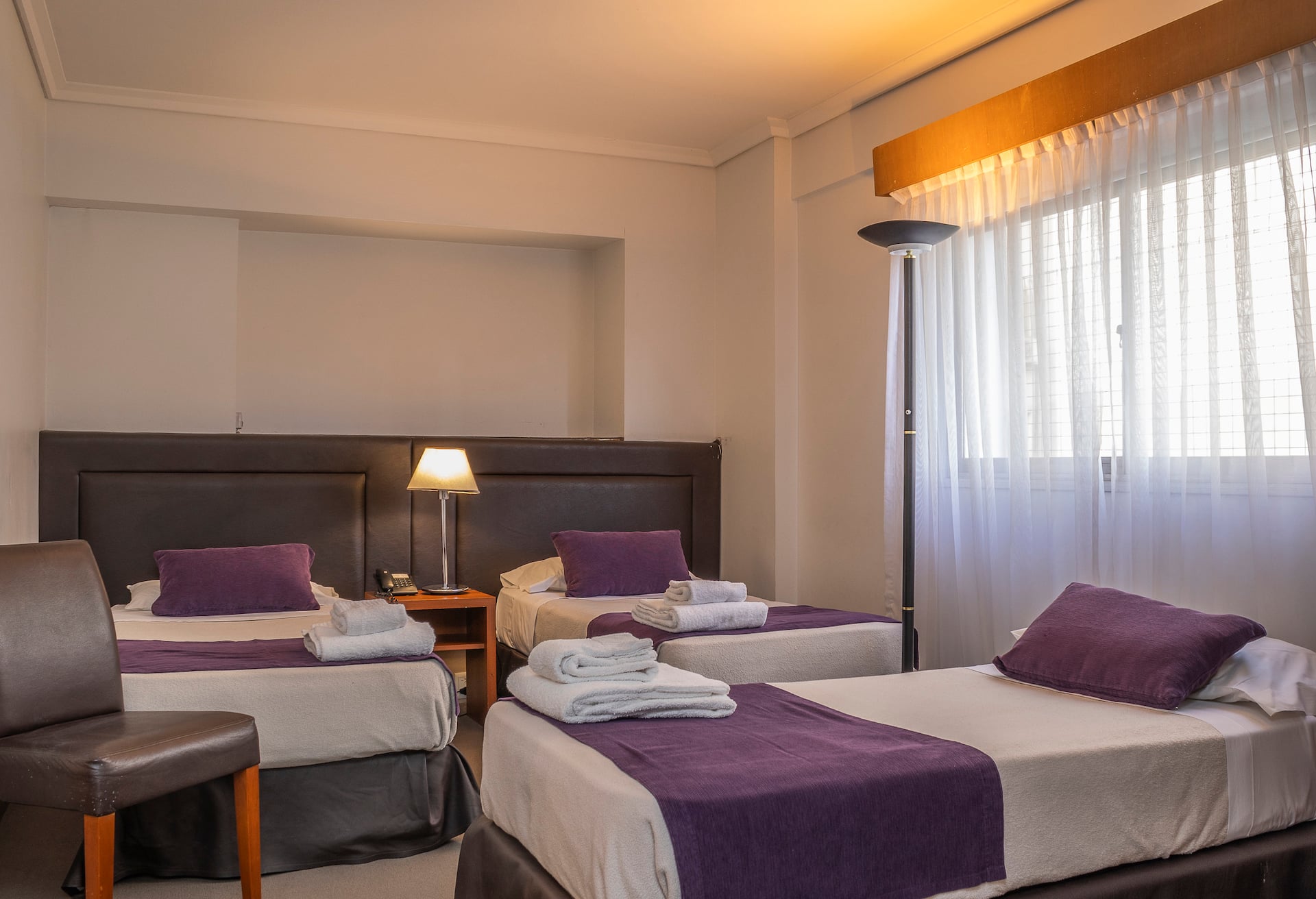 Room in San Nicolás facing Plaza Libertad
