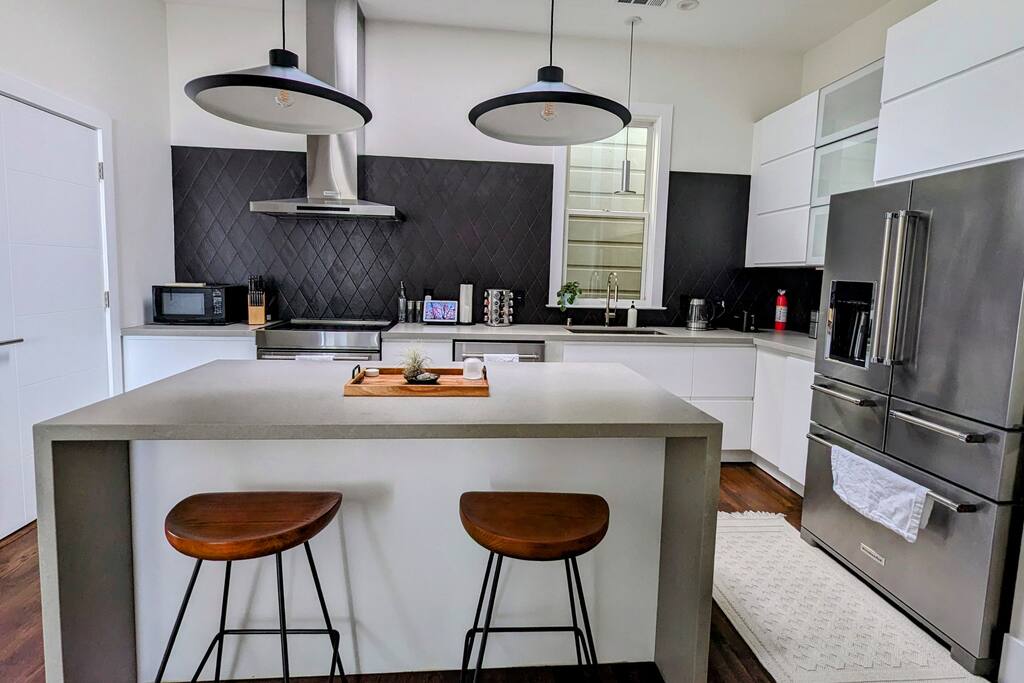 Modern, Roomy-Near SF & Berkeley