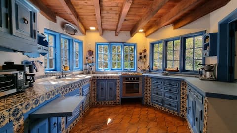 Top performing Airbnb: Red Norwegian Chalet in Valle De Bravo