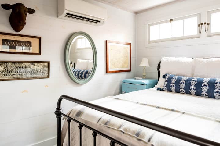 Свекърва, самостоятелна към основната къща