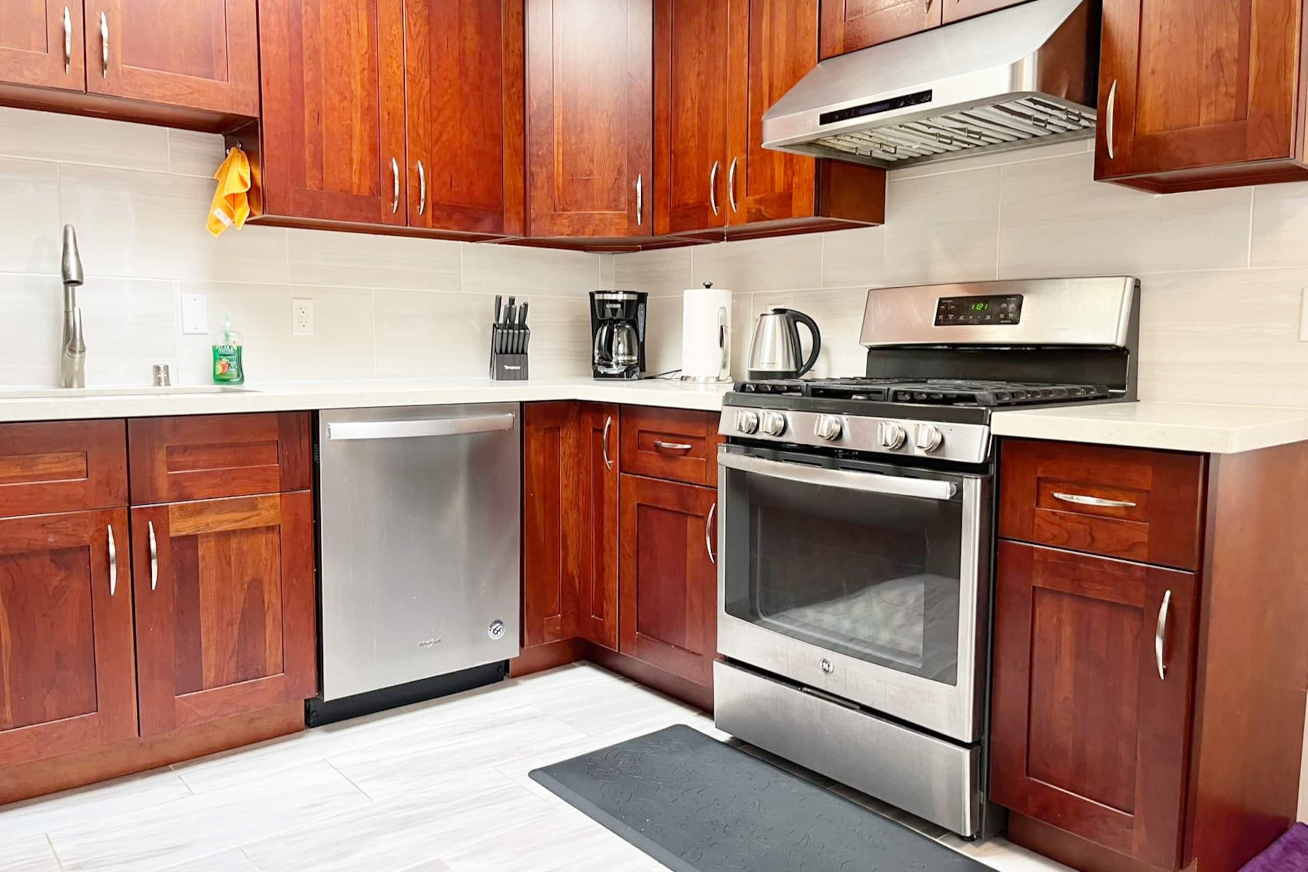 Explore ocean beach and SF Zoo Private 3BD/1BA - Image 9