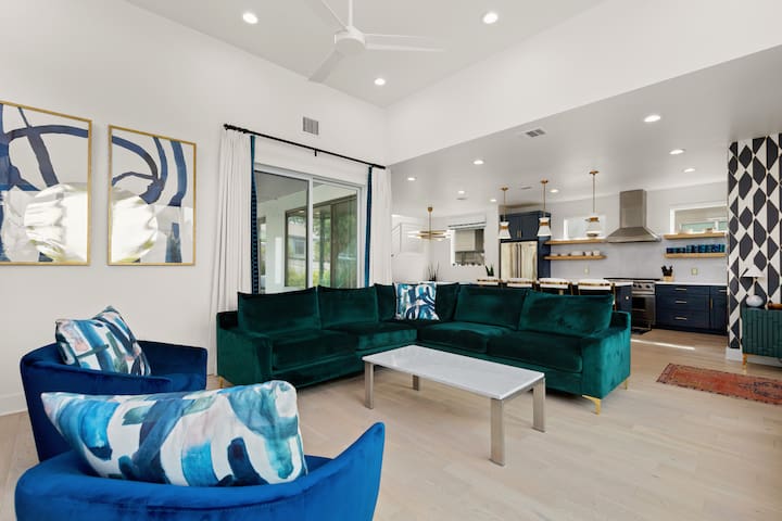 Modern Oasis in East ATX, Sleeps 8, Parking, Pool gallery image 5