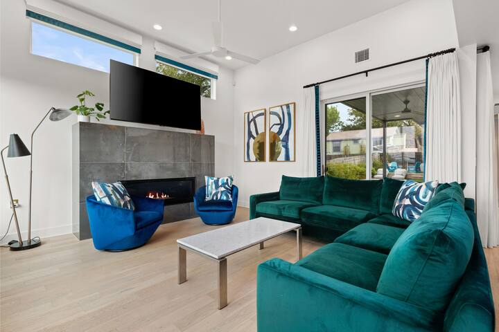 Modern Oasis in East ATX, Sleeps 8, Parking, Pool gallery image 3