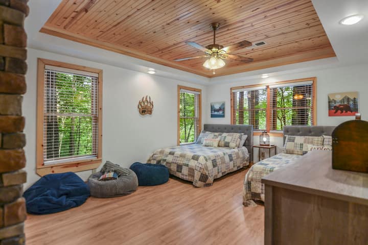 地下室卧室： 2张舒适的全尺寸床