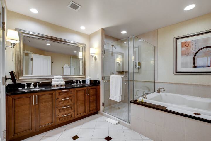 30th Floor Strip Views MGM Signature gallery image 4