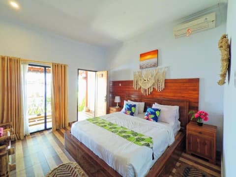 Sweet Cottage on the Beach Front - 3 Private Rooms