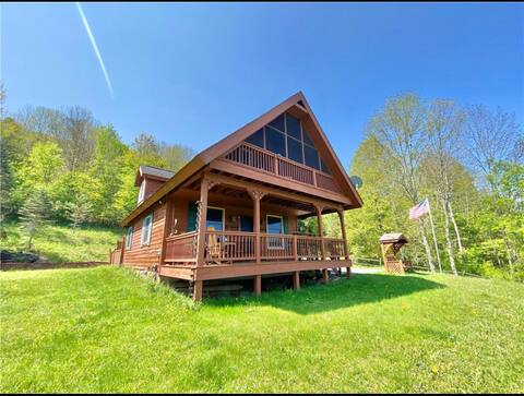 Bohemian Cabin with Epic Views