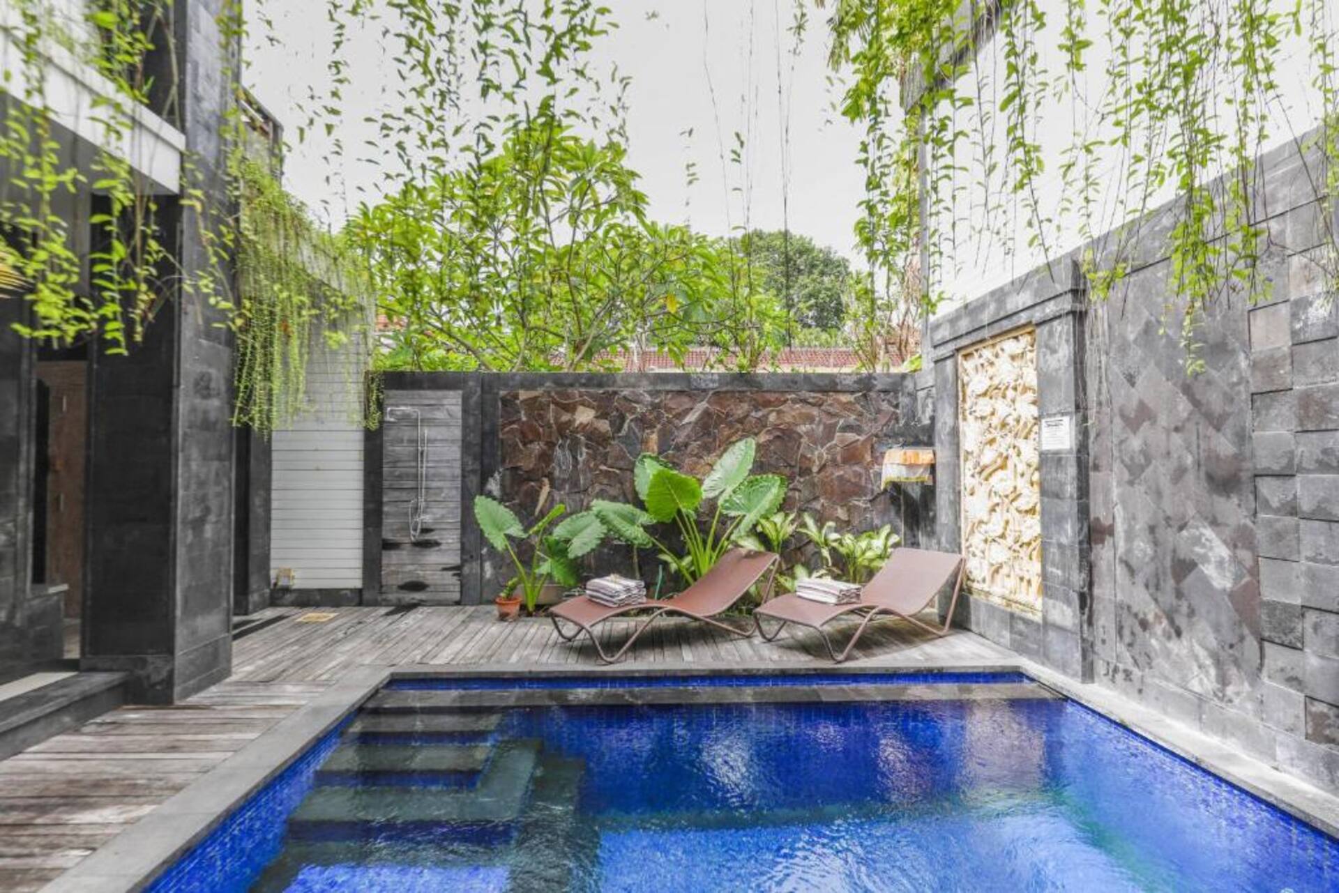 Breezy Beach Walk Retreat 3 Bedroom Private Villa in Bali 3