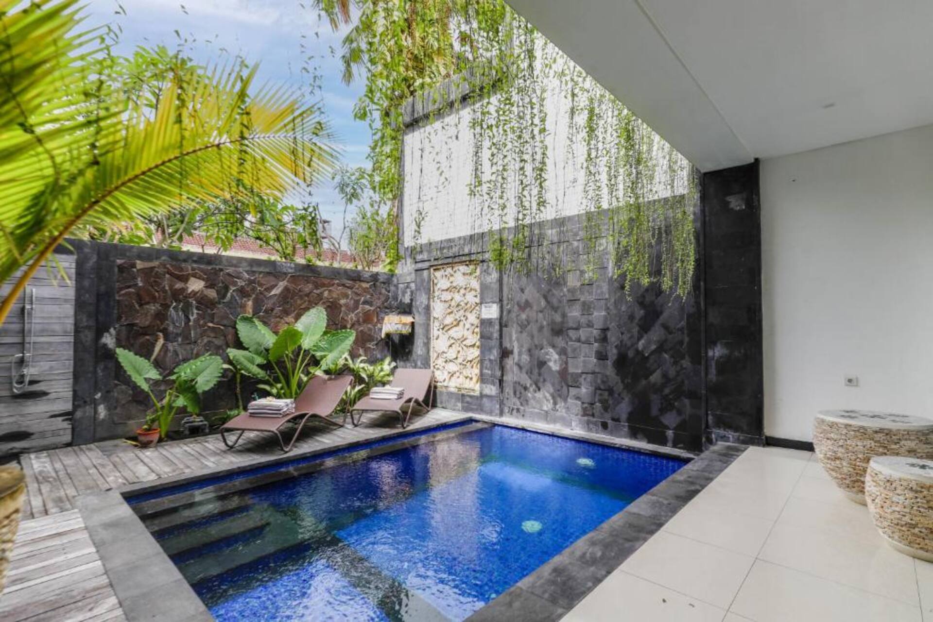 Breezy Beach Walk Retreat 3 Bedroom Private Villa in Bali 2