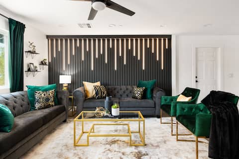 Popular Airbnb listing: Celebrate Together w/ Speakeasy, Pool & Hot Tub in South Scottsdale