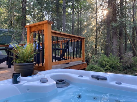 Hartstene Refuge: Beach, Trails, Fire Pit, Hot Tub