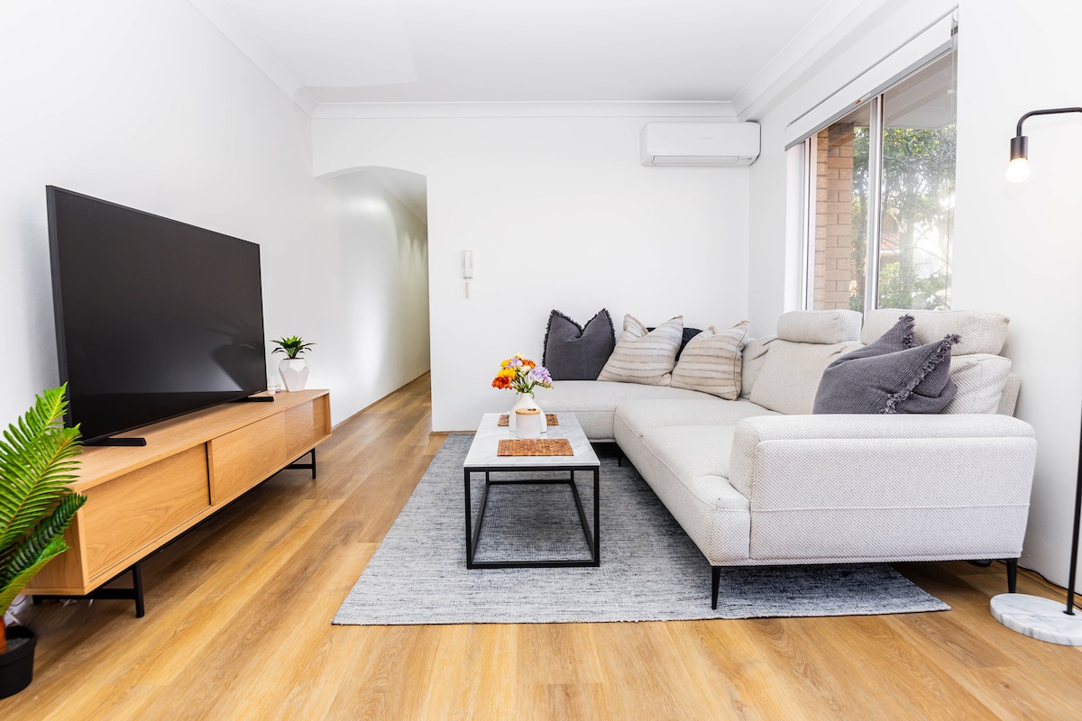 Top Airbnb: Stylish Bondi Beach Pad (+ parking) in Bondi