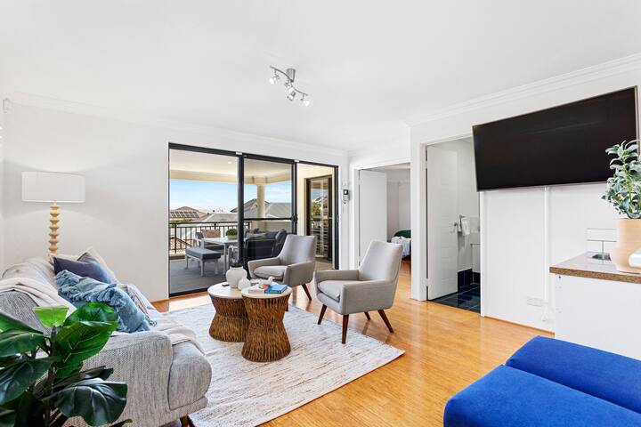 Luxury by the Sea gallery image 5