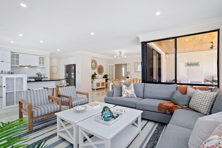 Luxury by the Sea gallery image 2