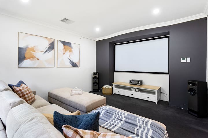 Luxury by the Sea gallery image 3