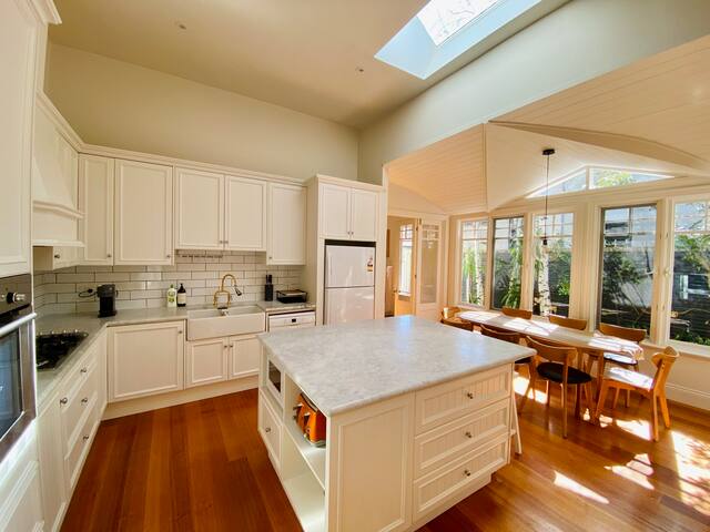 Sports fans’ top choice: Camberwell Vintage Abode gallery image 3