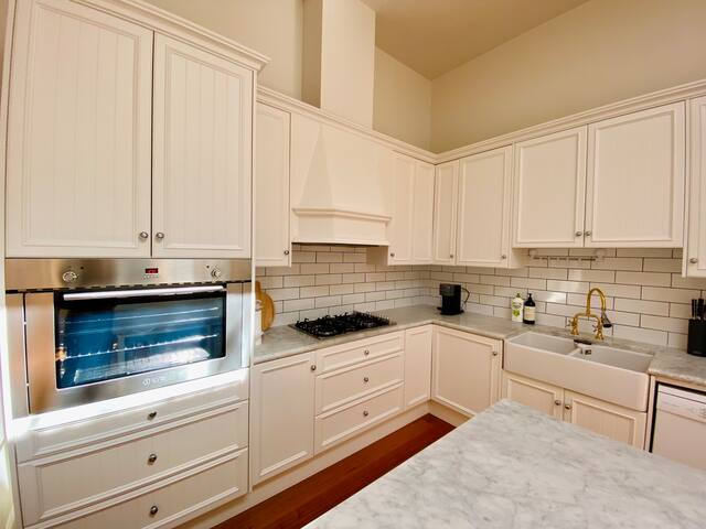 Sports fans’ top choice: Camberwell Vintage Abode gallery image 5