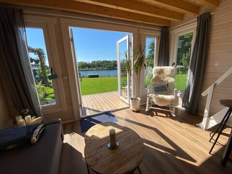 Beliebte Airbnb-Anzeige: Fantastic tiny house by the lake with sauna in Region Hannover