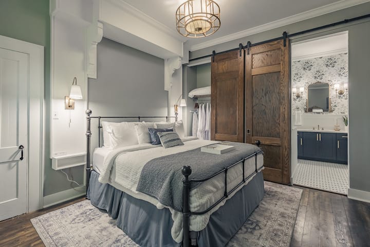 Super luxurious new Nectar Premier mattress on king size bed, robes, wrapped in custom woodwork throughout! USB/USB-C ports on both sides of bed!