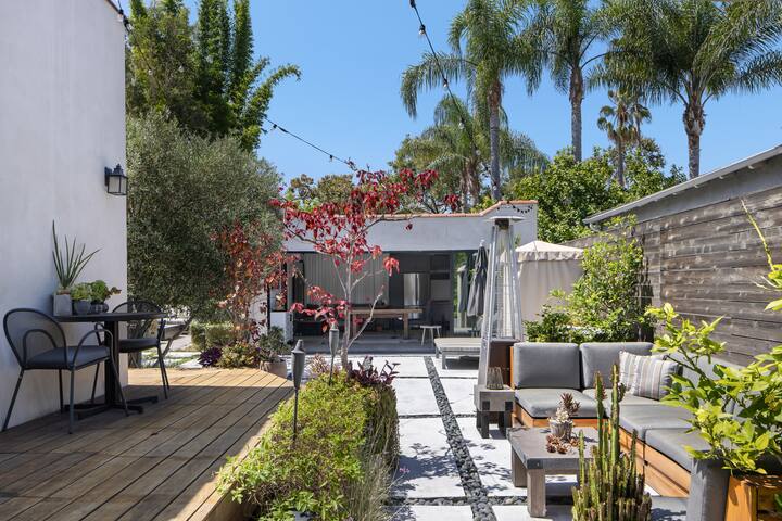 Five Star LA Luxury Oasis with Hot Tub gallery image 5