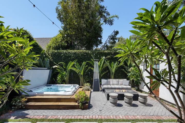 Five Star LA Luxury Oasis with Hot Tub gallery image 3