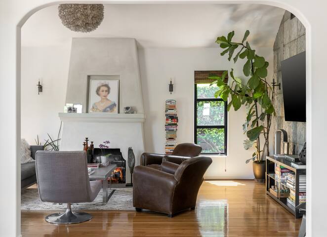 Five Star LA Luxury Oasis with Hot Tub gallery image 4