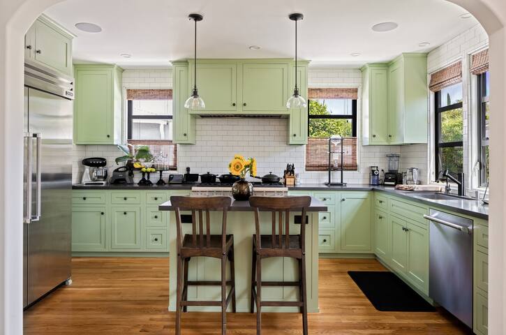 Five Star LA Luxury Oasis with Hot Tub gallery image 2