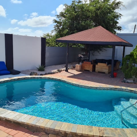 5 Min Drive 2 the BEACH! And Private POOL!