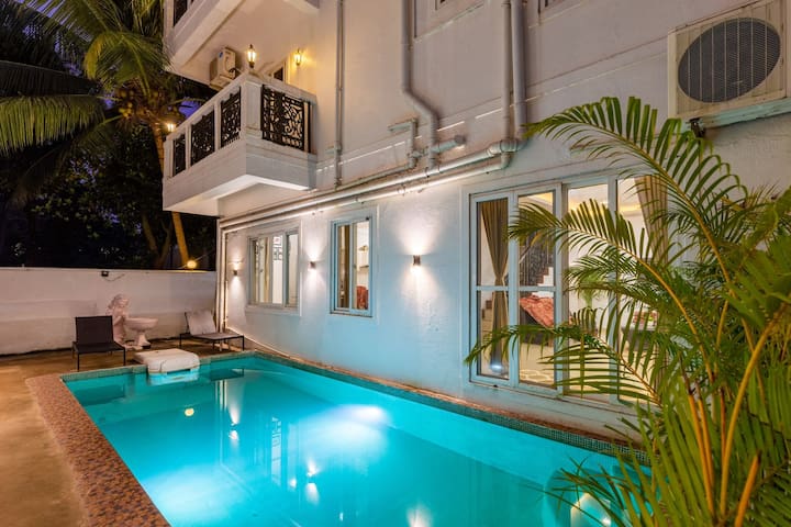 8BHK Luxury villa with 2pvt pool