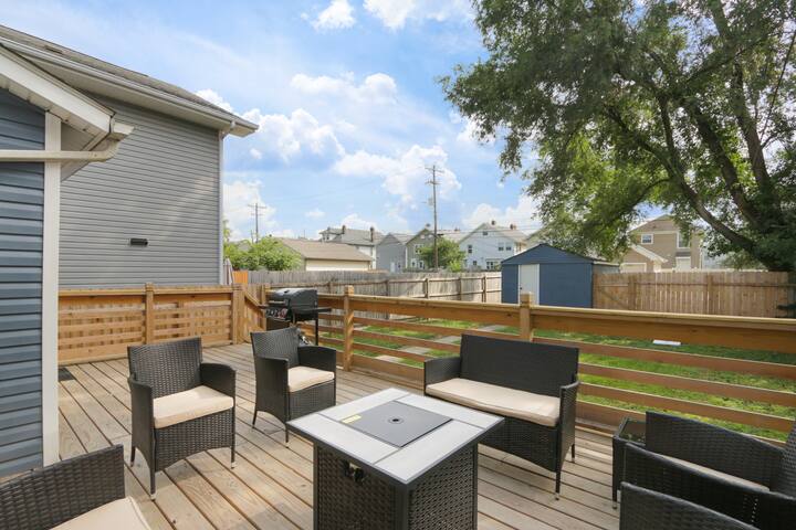 Spacious 4BR w/ Game Room & Yard Walk to OSU gallery image 2