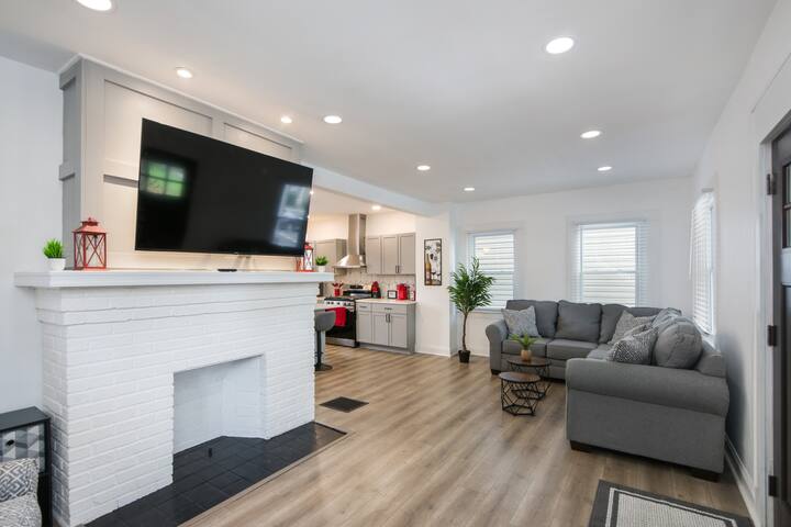 Spacious 4BR w/ Game Room & Yard Walk to OSU gallery image 3