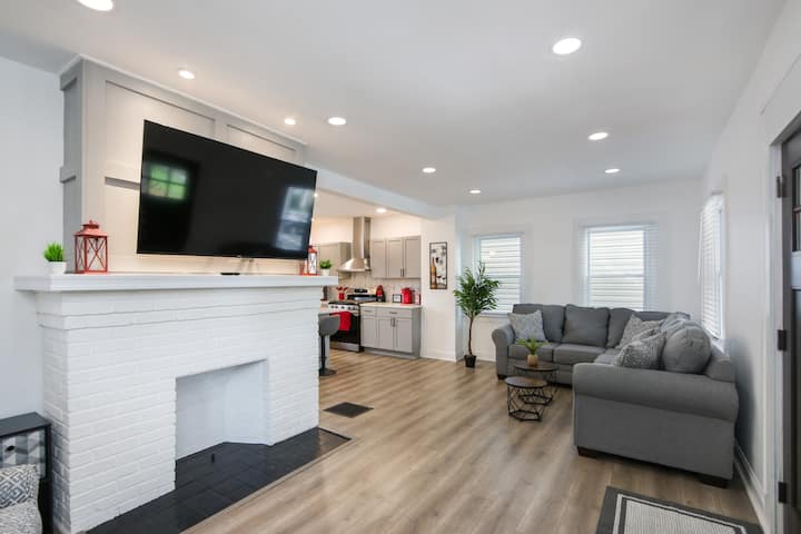 Spacious 4br W/ Game Room & Yard Walk To Osu - 哥倫布