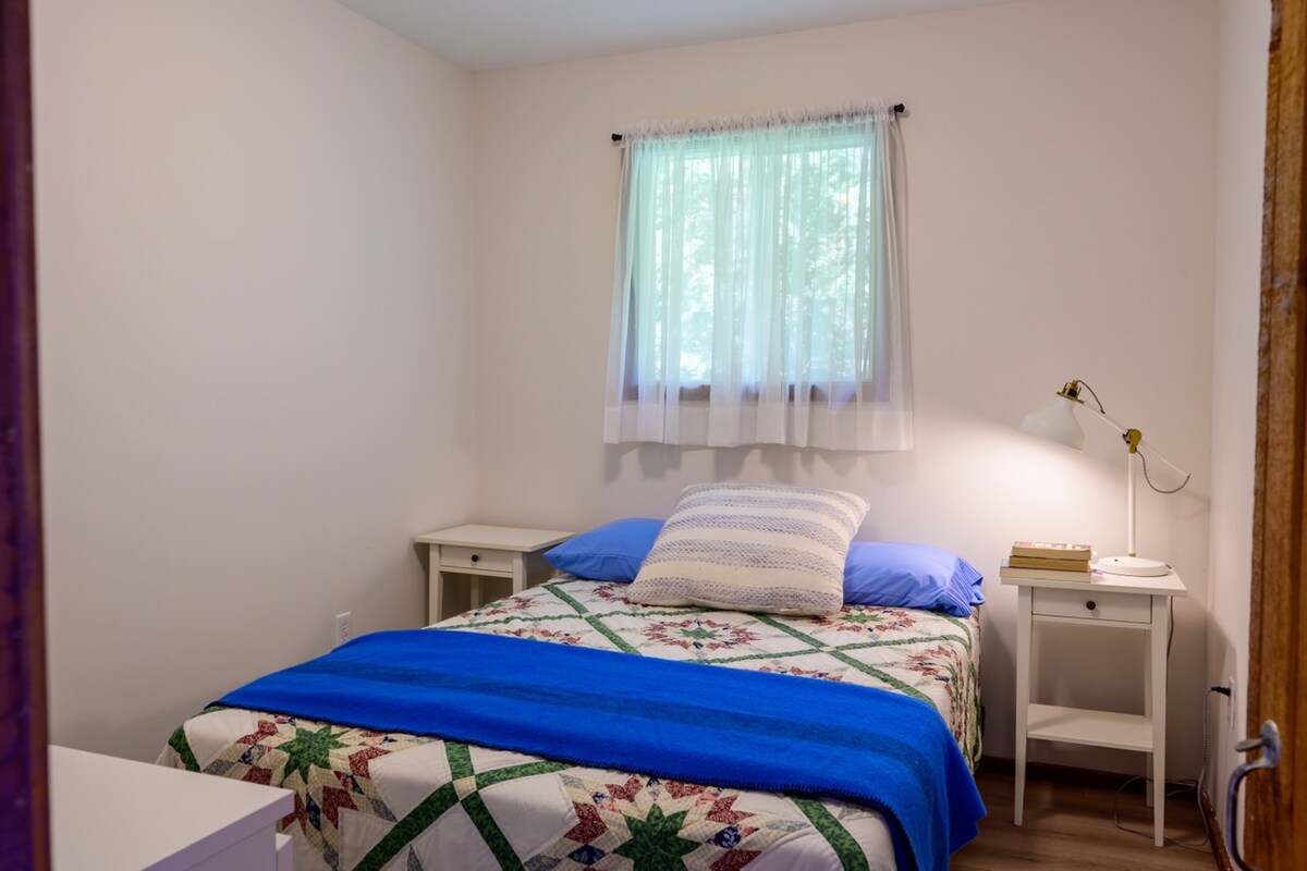 Pohodlie pre celú posádku - môže ubytovať až 6 hostí. 