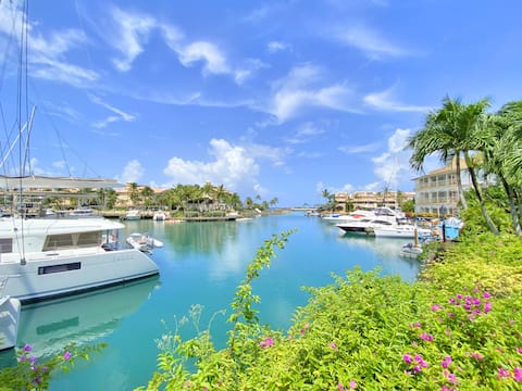 Spectacular Lagoon Front Condo