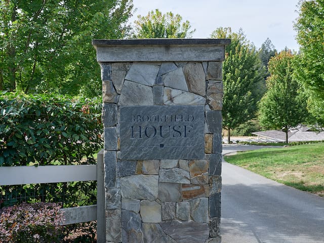 Beautiful Country home on a shared 4 acre parcel