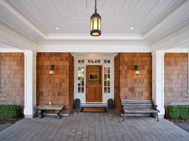 Beautiful Country home on a shared 4 acre parcel gallery image 4