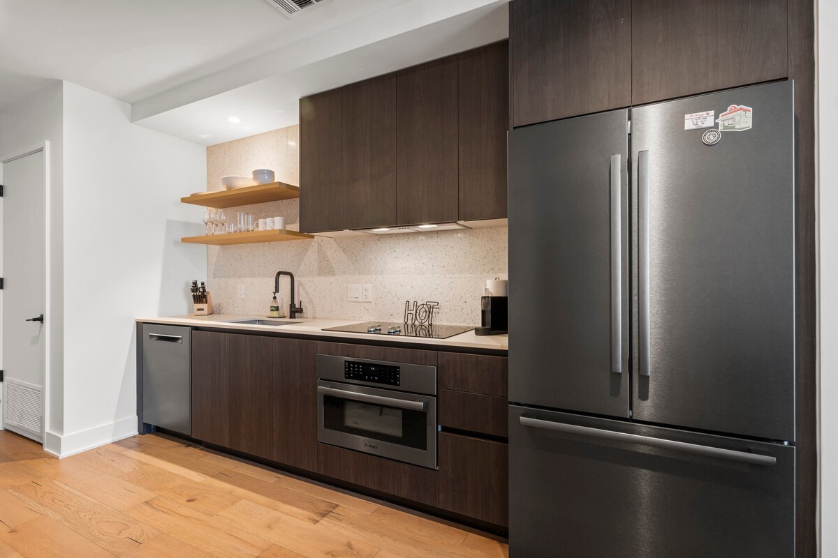 Riverside Condo | Luxury High-Rise + Rooftop Pool!
