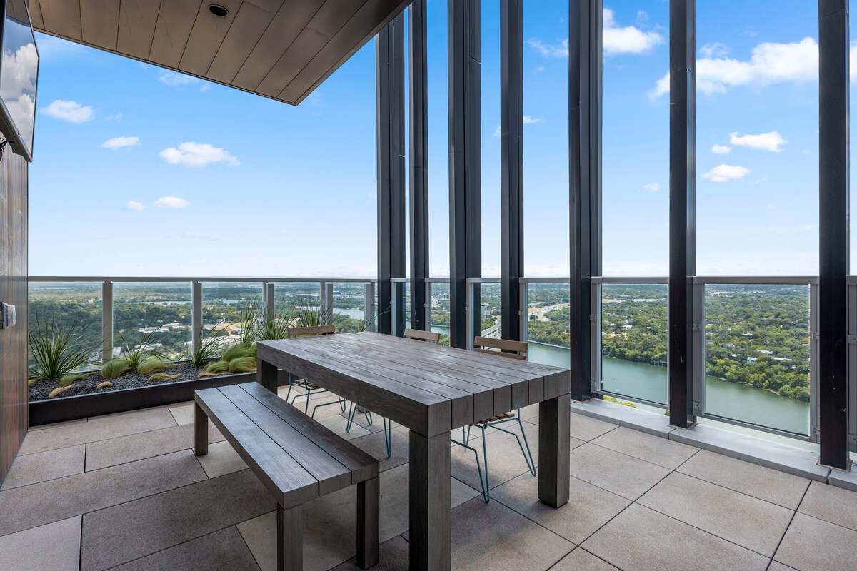 Riverside Condo | Luxury High-Rise + Rooftop Pool!