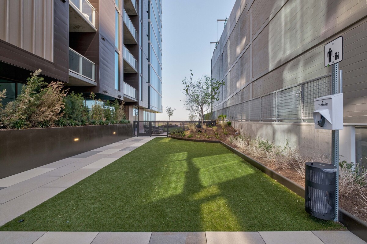 Riverside Condo | Luxury High-Rise + Rooftop Pool!