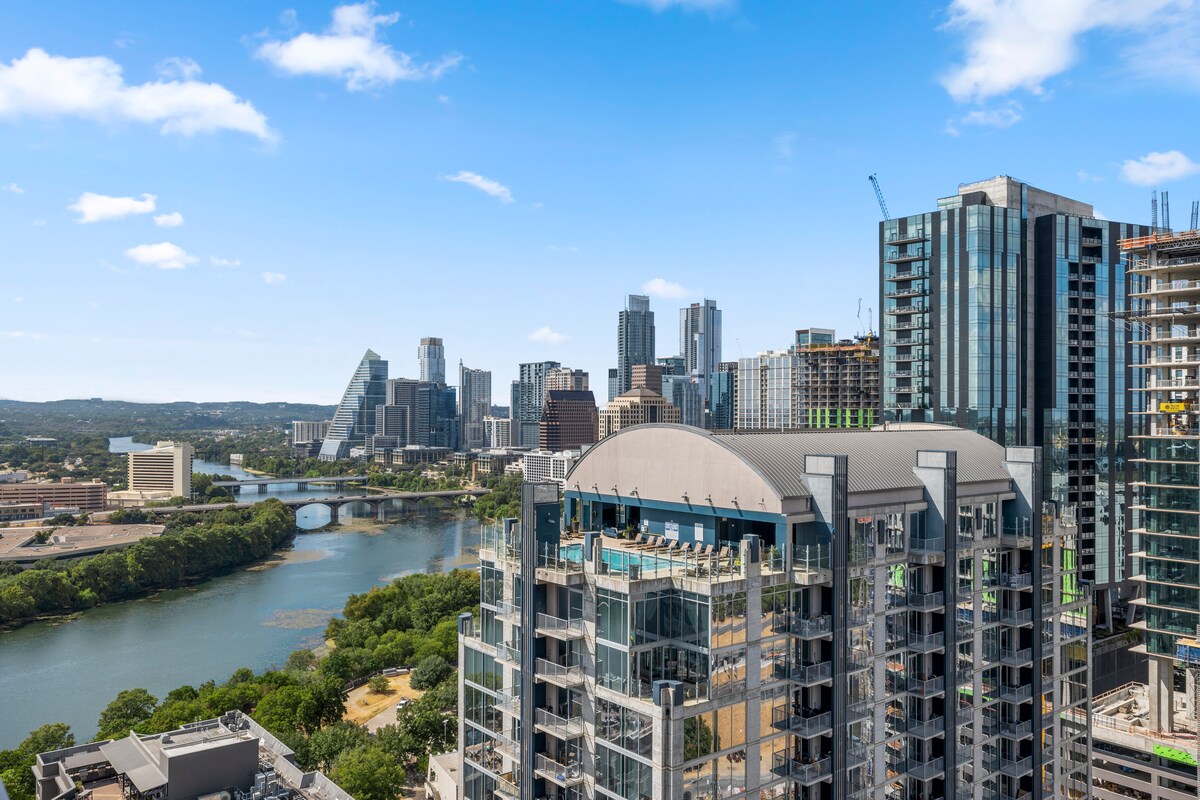 Riverside Condo | Luxury High-Rise + Rooftop Pool!