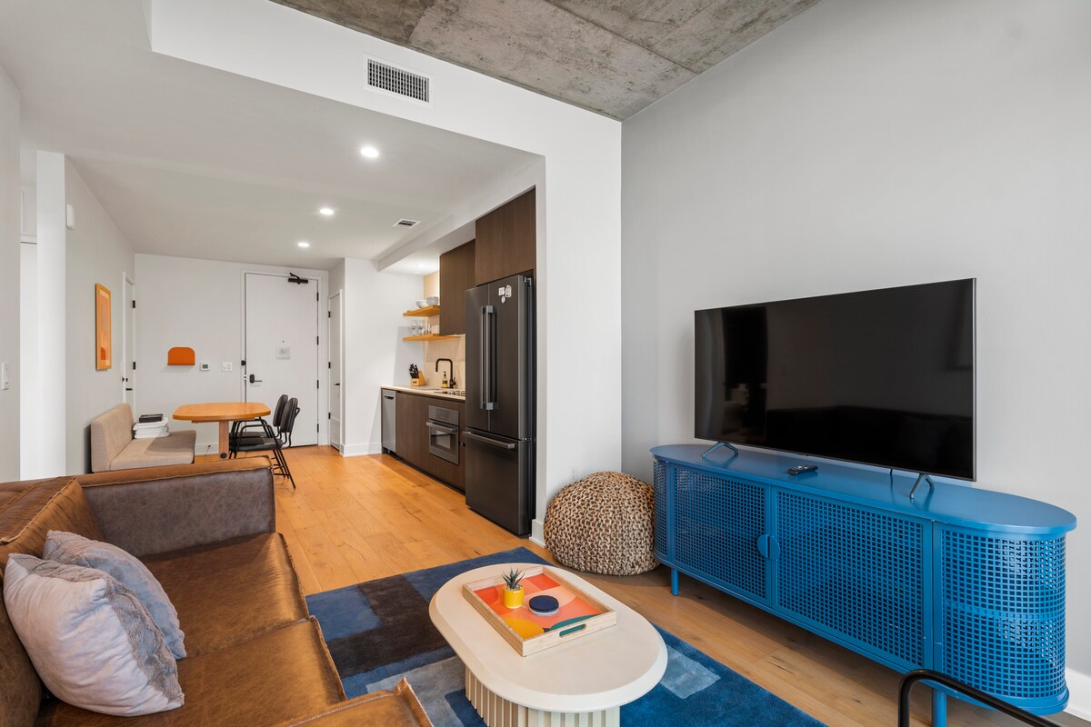 Riverside Condo | Luxury High-Rise + Rooftop Pool!